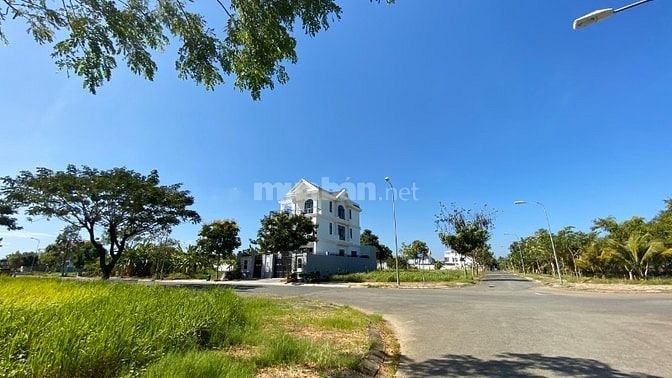 Bán nhanh lô đất nhà phố 144m2 giá chỉ 49.5tr/m2 sổ đỏ trao tay