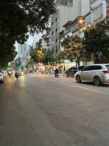Bán nhà mặt phố Trần Quốc Hoàn - Cầu Giấy, KD đỉnh giá chỉ 12.7 tỷ