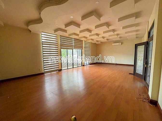 Bán nhà phố Quận 5, MT Phùng Hưng, 11x13m đất, 1 hầm + 4 tầng, sổ hồng