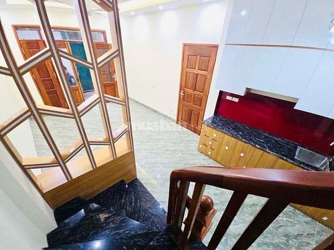 Nhà mới xây 615 Lĩnh Nam, 30m2-5 tầng- vị trí đẹp.