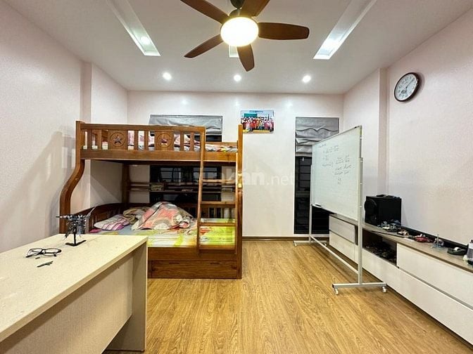 Bán Nhà Phố Quan Nhân - 50m x 3 Tầng - Gần Phố Giá 7,7 Tỷ
