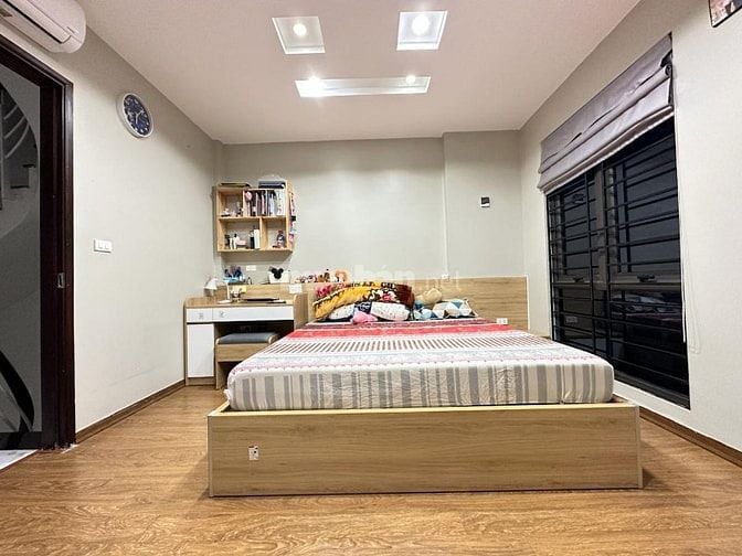 Bán Nhà Phố Quan Nhân - 50m x 3 Tầng - Gần Phố Giá 7,7 Tỷ