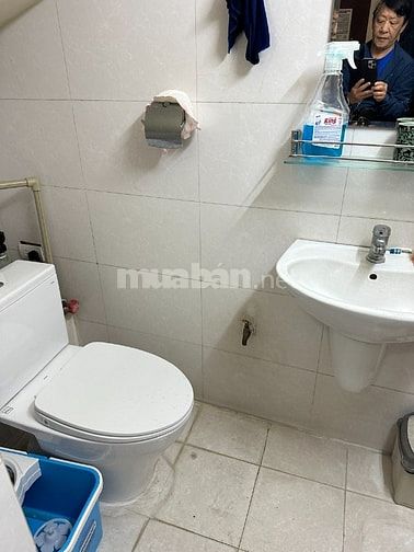 CHO THUÊ TẦNG 1 NHÀ SỐ 9 NHÀ HOẢ, 30m2, MT 5m, cửa kính+ cửa cuốn