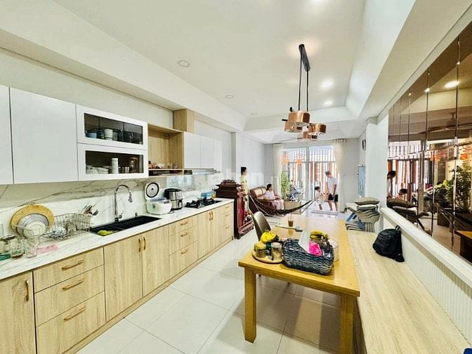 Chính chủ bán nhà Cao Thắng Q.3 - 200,9m2 sàn, có thang máy - 4PN 4WC