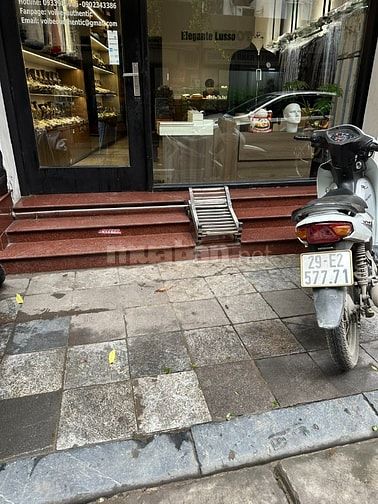 CHO THUÊ TẦNG 1 NHÀ SỐ 9 NHÀ HOẢ, 30m2, MT 5m, cửa kính+ cửa cuốn