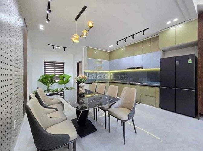 Nhà phố 2 tầng 82,2m2, hoàn thiện, sân vườn, gara ô tô, sổ hồng riêng