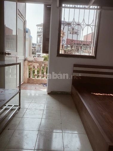 Phòng Trọ Gốc Đề Gác Xép, Ban Công Cửa Sổ.Khu Bách Kinh Xây.KChung Chủ