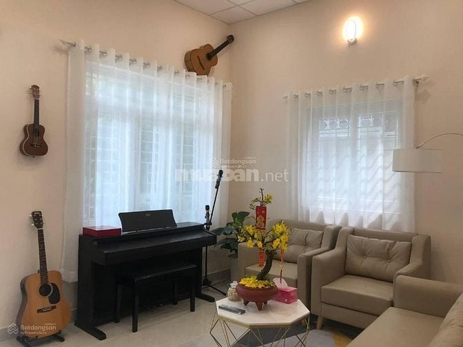 Cần Cho Thuê Căn Biệt Thự Sân Vườn DT 150m2 - 3PN, Hẽm Xe Hơi