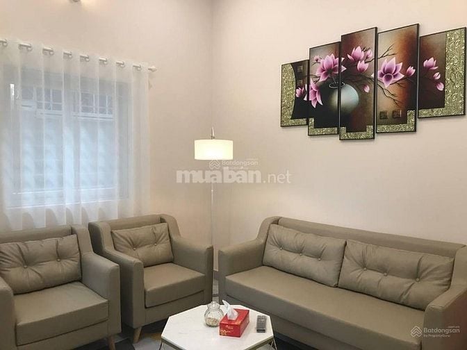 Cần Cho Thuê Căn Biệt Thự Sân Vườn DT 150m2 - 3PN, Hẽm Xe Hơi