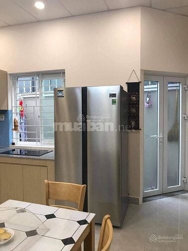 Cần Cho Thuê Căn Biệt Thự Sân Vườn DT 150m2 - 3PN, Hẽm Xe Hơi