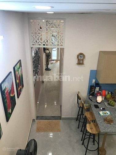 Cần Cho Thuê Căn Biệt Thự Sân Vườn DT 150m2 - 3PN, Hẽm Xe Hơi