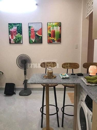 Cần Cho Thuê Căn Biệt Thự Sân Vườn DT 150m2 - 3PN, Hẽm Xe Hơi