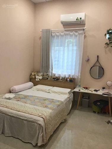 Cần Cho Thuê Căn Biệt Thự Sân Vườn DT 150m2 - 3PN, Hẽm Xe Hơi