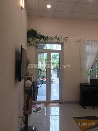 Cần Cho Thuê Căn Biệt Thự Sân Vườn DT 150m2 - 3PN, Hẽm Xe Hơi