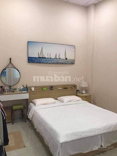Cần Cho Thuê Căn Biệt Thự Sân Vườn DT 150m2 - 3PN, Hẽm Xe Hơi