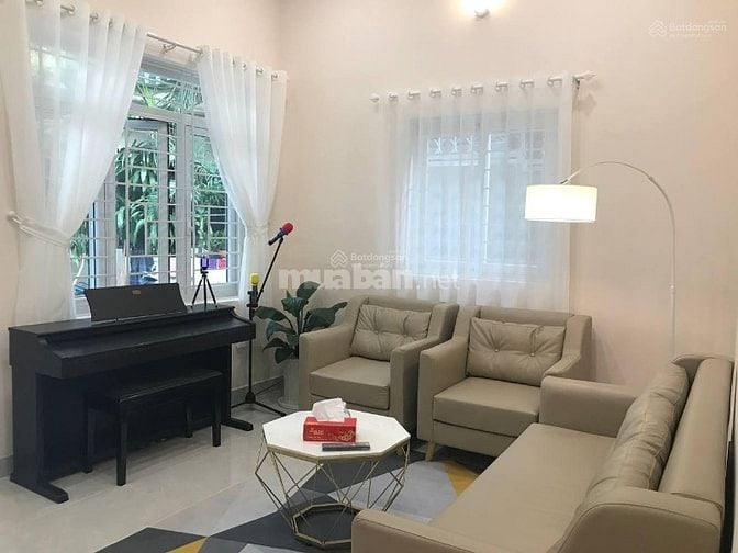 Cần Cho Thuê Căn Biệt Thự Sân Vườn DT 150m2 - 3PN, Hẽm Xe Hơi