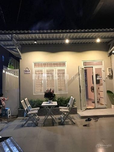 Cần Cho Thuê Căn Biệt Thự Sân Vườn DT 150m2 - 3PN, Hẽm Xe Hơi