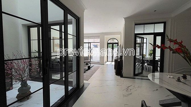 Bán biệt thự Quận 1, hẻm Nguyễn Thành Ý, HCM, DT đất 135.8m2, 3 tầng