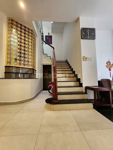Bán nhà hẻm đường Cao Thắng 70m2 giá 9,8 tỷ quận Phú Nhuận.
