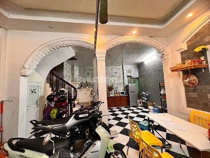 NHỈNH 5 TỶ- TRẦN QUÝ CÁP- TRUNG TÂM ĐỐNG ĐA - CÁCH MẶT PHỐ 20M 