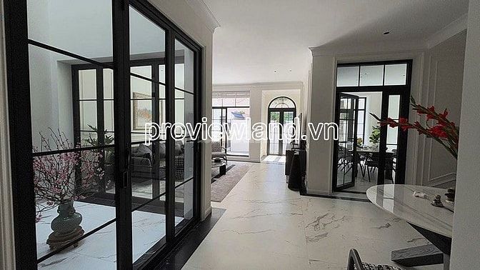 Bán biệt thự Quận 1, hẻm Nguyễn Thành Ý, HCM, DT đất 135.8m2, 3 tầng