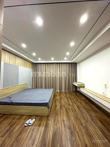 Cần bán nhà ở Dịch Vọng Hậu 85m2 7 tầng mặt tiền 4m giá 10,2 tỷ