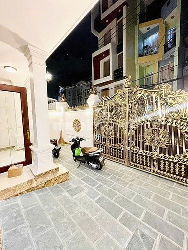 Bán biệt thự nghỉ dưỡng có hồ bơi 5 tầng thang máy 8x20 đường Âu Cơ 