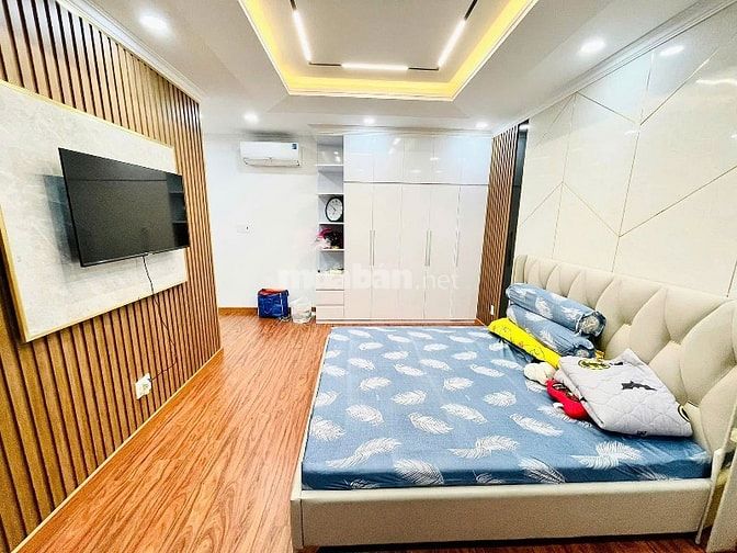 Bán biệt thự nghỉ dưỡng có hồ bơi 5 tầng thang máy 8x20 đường Âu Cơ 