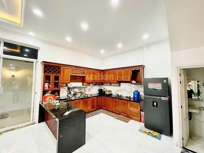 Bán biệt thự nghỉ dưỡng có hồ bơi 5 tầng thang máy 8x20 đường Âu Cơ 