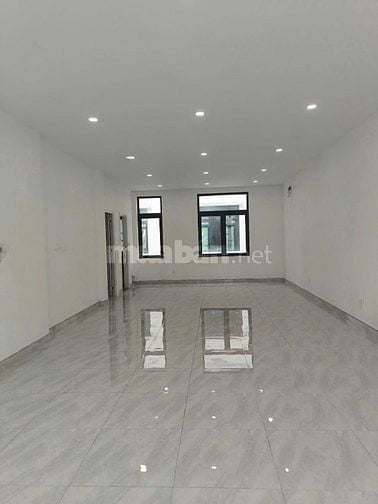 CHO THUÊ BIỆT THỰ 4 PHÒNG, CÓ NGĂN TẦNG VÀ BẾP TẠI VINHOMES GRAND PARK