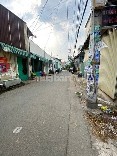 Cần bán nhà ngay Cây Cám, 2 mặt tiền, giá 1 tỷ 750 còn thương lượng !!