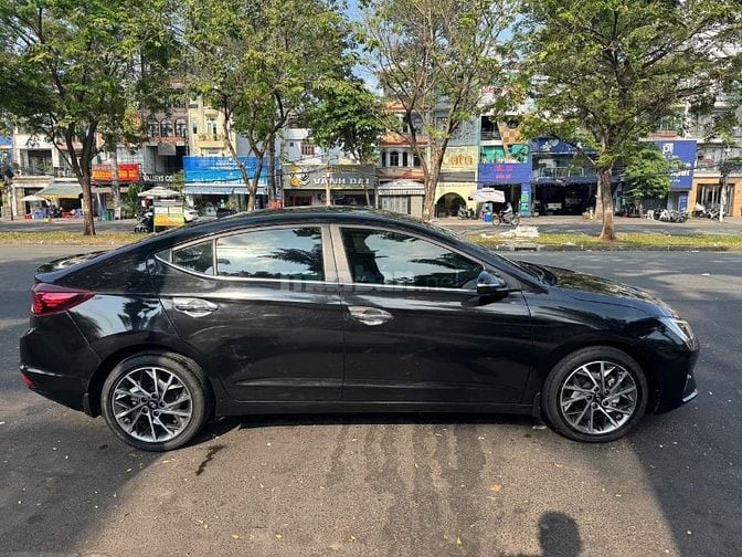 Bán xe Hyundai Elantra 2.0 Sản Xuất 2020. Màu Đen