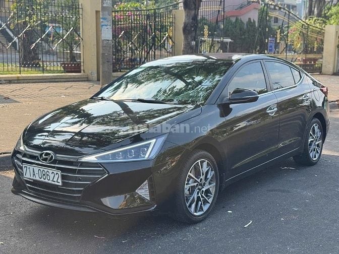 Bán xe Hyundai Elantra 2.0 Sản Xuất 2020. Màu Đen