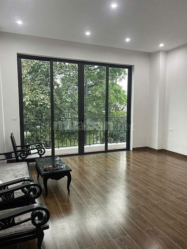 Nhà Mặt Phố Bồ Đề, 105m2. Mt 6m. oto tránh. VỈA HÈ. Lô Góc, Kinh doanh