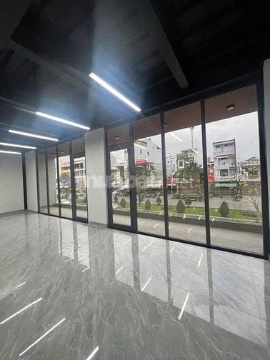 Văn phòng diện tích 450m2, tối ưu công năng, vị trí thuận lợi