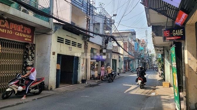 Cho thuê nhà MT Võ ThànhTrang P.11 Quận Tân bình giá 9,5 triệu 100m2