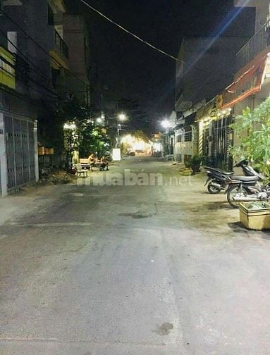 Cho thuê nhà hẻm 8m Lê văn Qưới P.BHHòa A Quận Bình tân giá 10,5 triệu