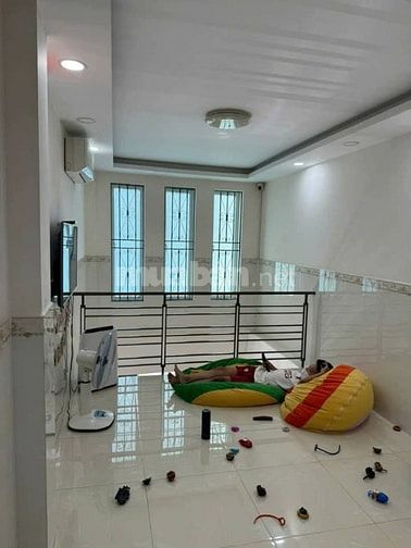 Bán gấp nhà Trần Văn Quang, p.10, Tân Bình. Giá 2,75 tỷ/60m2, hẻm 5m