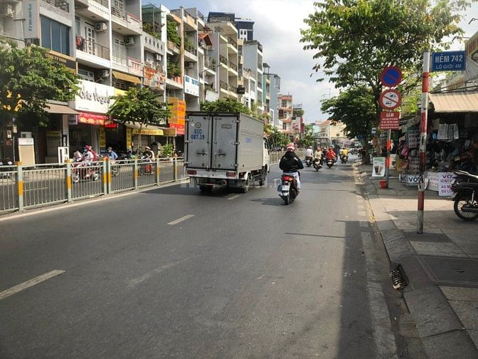 Bán nhà MTKD Lũy Bán Bích, 8x20m, 1 lầu, giá 41 tỷ TL