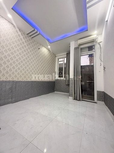 TẠ QUANG BỬU QUẬN 8, 35M2 4 TẦNG CÁCH MẶT TIỀN 10M, KO QUY HOẠCH.