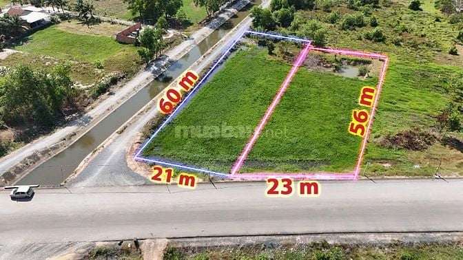  2.222 m2 đất 3 mặt tiền nhựa trung tâm 3 KCN Đức Hòa, Long An