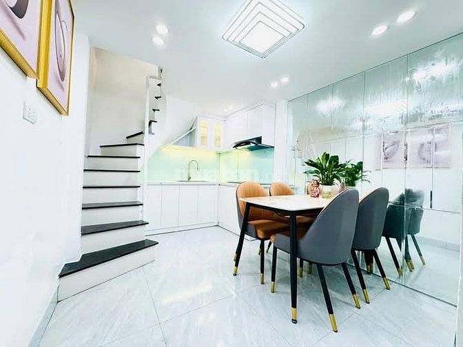 Nhà Đẹp Ở Luôn Đại La, Hai Bà Trưng 15m, 4 tầng, mt 3m, giá 2.98 tỷ.