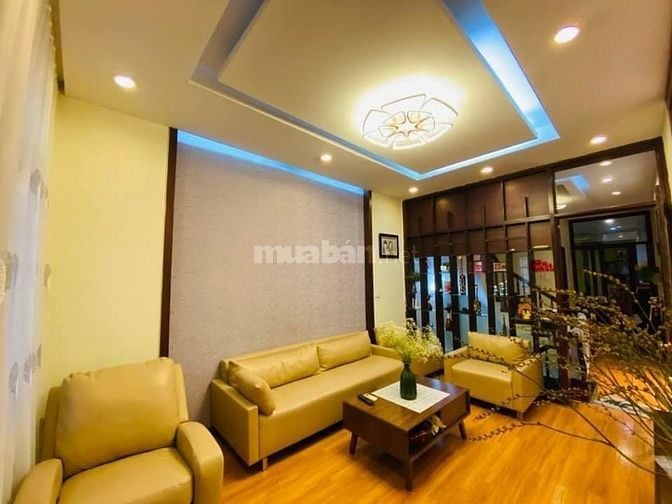 Bán gấp nhà phố Quan Nhân, DT 31m2, MT 4.5m,5 tầng, gần ô tô, cạnh hồ