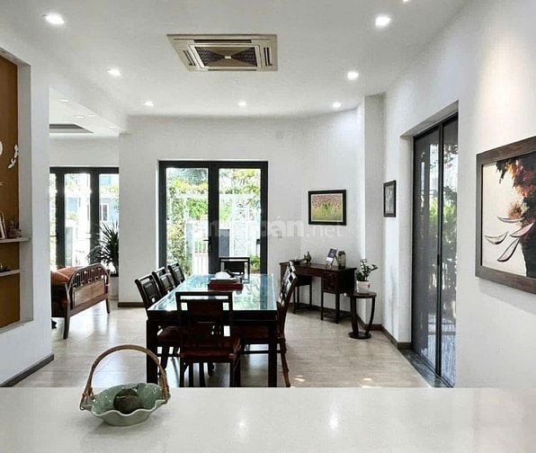 Cần bán biệt thự cao cấp khu Compound Mega village - Khang Điền, P phú