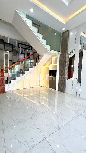 Nhà gần 150m2, mặt tiền đường kinh doanh, sổ hoàn công