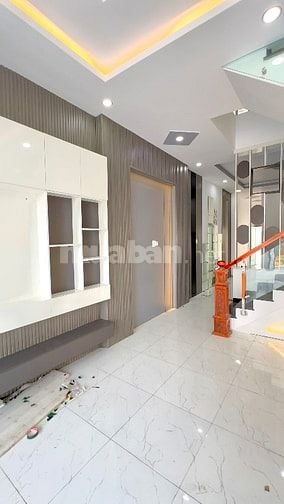 Nhà gần 150m2, mặt tiền đường kinh doanh, sổ hoàn công