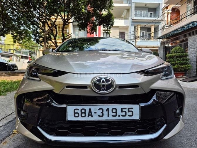 Cần bán Vios (1.5 E) sx:2023MT,màu ghi-vàng,gđ sử dụng mới 98%.