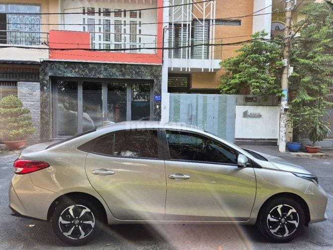 Cần bán Vios (1.5 E) sx:2023MT,màu ghi-vàng,gđ sử dụng mới 98%.