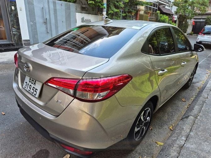 Cần bán Vios (1.5 E) sx:2023MT,màu ghi-vàng,gđ sử dụng mới 98%.