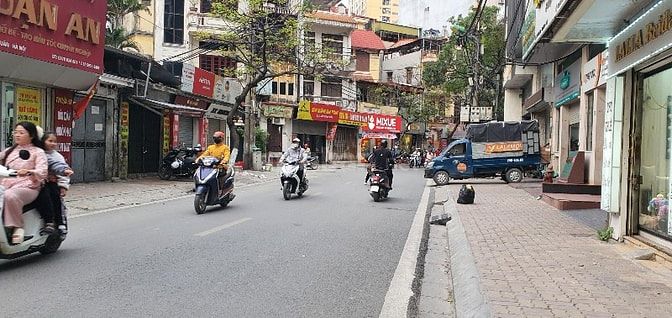 Bán Toà Nhà Văn Phòng Phố Tô Vĩnh Diện - 8 Tầng Mới Koong - 120m2 